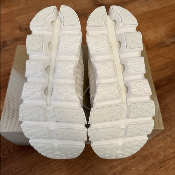 Brand New! On Running Cloudswift 3 AD size 7 - Picture 5 of 8